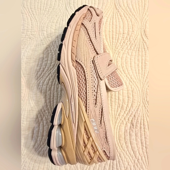 NIB New Balance 1906L Sneaker Loafer In Beige Ladies 7, Mens 5.5 - Picture 11 of 16